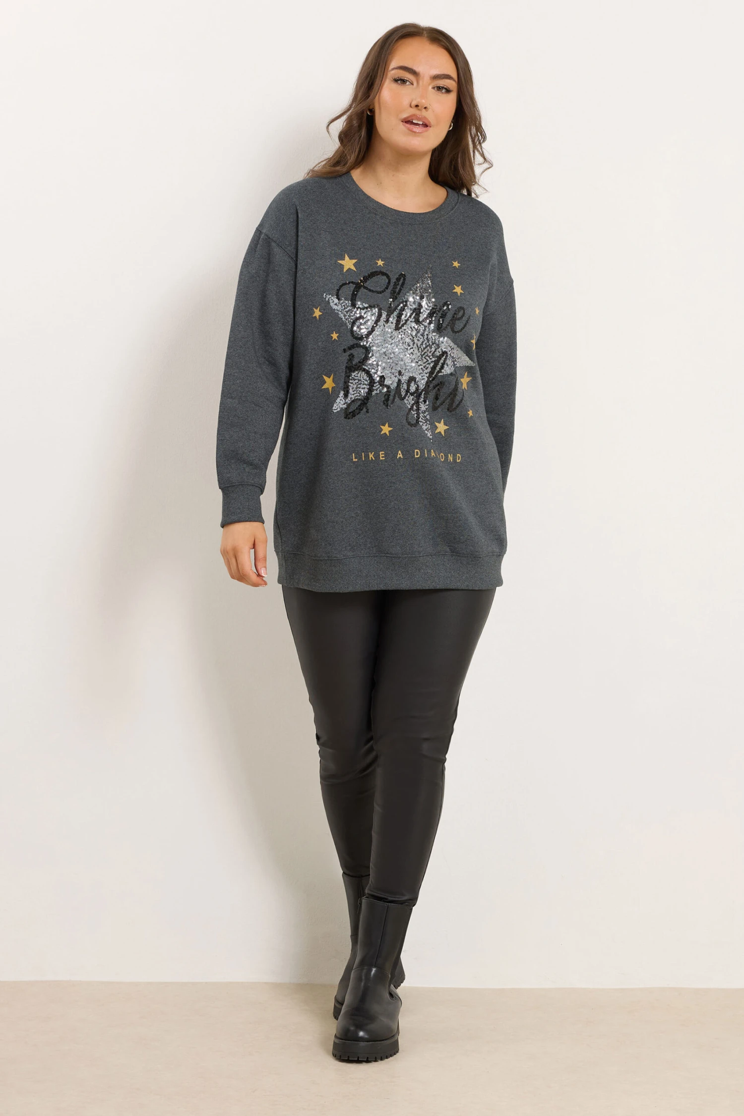 YOURS Curve Sweat-shirt Gris à Paillettes étoiles « Shine Bright » 4 YOURS Curve Sweat-shirt Gris à Paillettes étoiles « Shine Bright » – Image 2