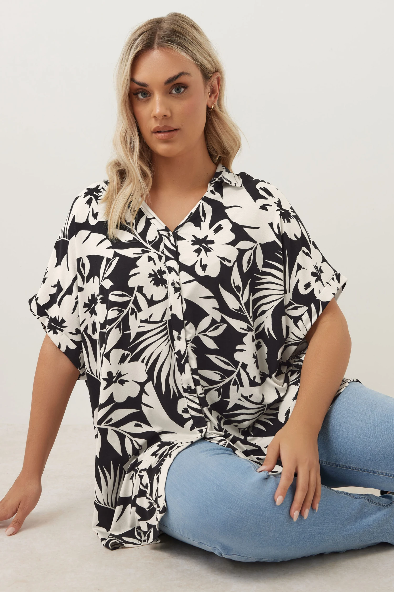 YOURS - Chemisier Noir & Blanc Texturé Imprimé Floral 3 YOURS - Chemisier Noir & Blanc Texturé Imprimé Floral