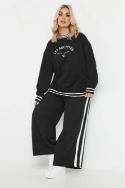 YOURS - Sweatshirt Noir & Blanc Contrasté 'Les Archives' 8 YOURS - Sweatshirt Noir & Blanc Contrasté 'Les Archives' -Evans Boutique f5af8feb 83ce 40 126666 B