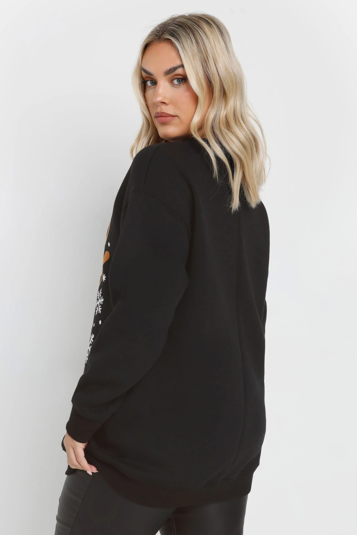 YOURS Curve Sweat-shirt à Slogan « Joyeux Noël » Avec Motif Renne Noir 5 YOURS Curve Sweat-shirt à Slogan « Joyeux Noël » Avec Motif Renne Noir – Image 3