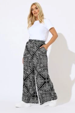 YOURS - Pantalon Large Texturé Noir à Imprimé Bandana