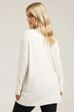 YOURS Curve Pull Tricoté Crème Cerise -Evans Boutique f75a8ade 47ca 4c 285069 C