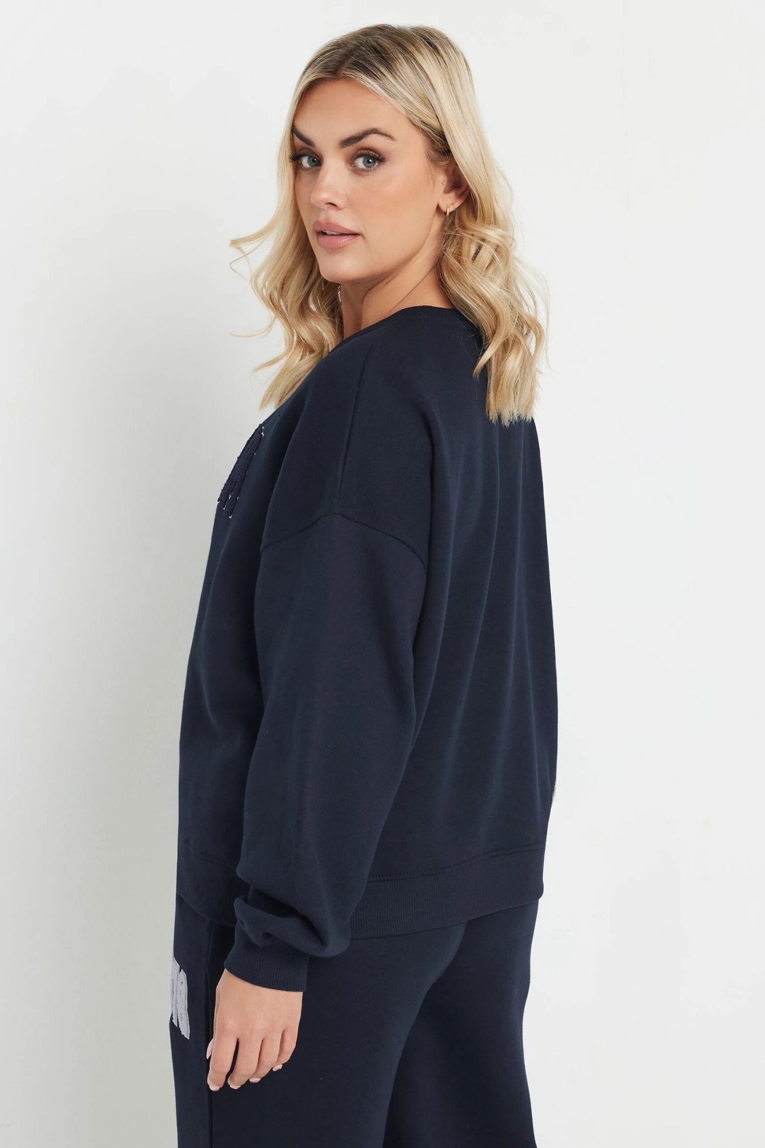 YOURS - Sweatshirt Bleu Marine 'Stockholm 1978' 6 YOURS - Sweatshirt Bleu Marine 'Stockholm 1978' – Image 4