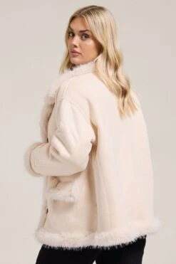 YOURS Curve Manteau à Poils Longs Blanc Ivoire Avec Bordure En Fausse Fourrure -Evans Boutique f9e39718 57c9 42 121126 C