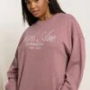 YOURS Curve Sweat-shirt Brodé Rose « 5th Ave » 2 YOURS Curve Sweat-shirt Brodé Rose « 5th Ave » -Evans Boutique fa1f78d4 547a 4a 126809 A