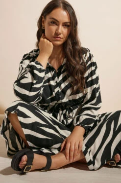 YOURS - Robe-Chemisier Noir & Crème Zébré Manches Longues 12 YOURS - Robe-Chemisier Noir & Crème Zébré Manches Longues -Evans Boutique fa596355 7159 4d 137954 E