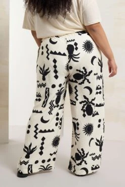 YOURS - Pantalon Wide Leg Crème & Noir Abstrait En Sergé 9 YOURS - Pantalon Wide Leg Crème & Noir Abstrait En Sergé -Evans Boutique fb660817 0fd9 4e 310095 C