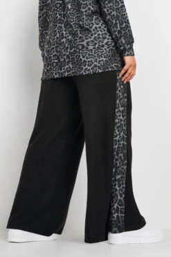 YOURS - Pantalon Noir Wide Leg Design Léopard 11 YOURS - Pantalon Noir Wide Leg Design Léopard -Evans Boutique fd4f7e07 4fb3 48 322194 C