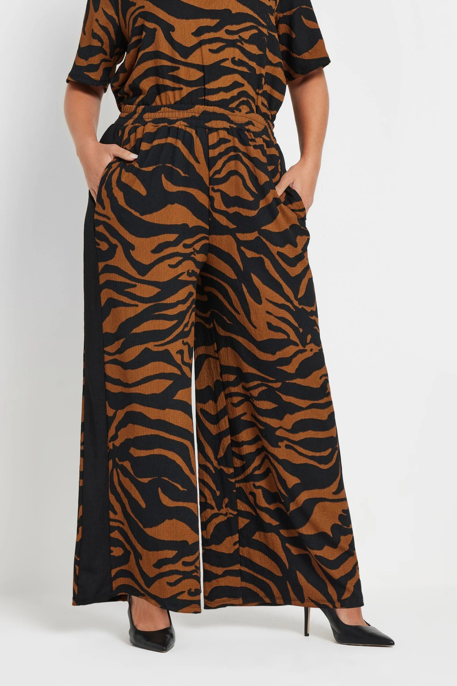 YOURS - Pantalon Wide Leg à Poches Marron & Noir Zébré 3 YOURS - Pantalon Wide Leg à Poches Marron & Noir Zébré