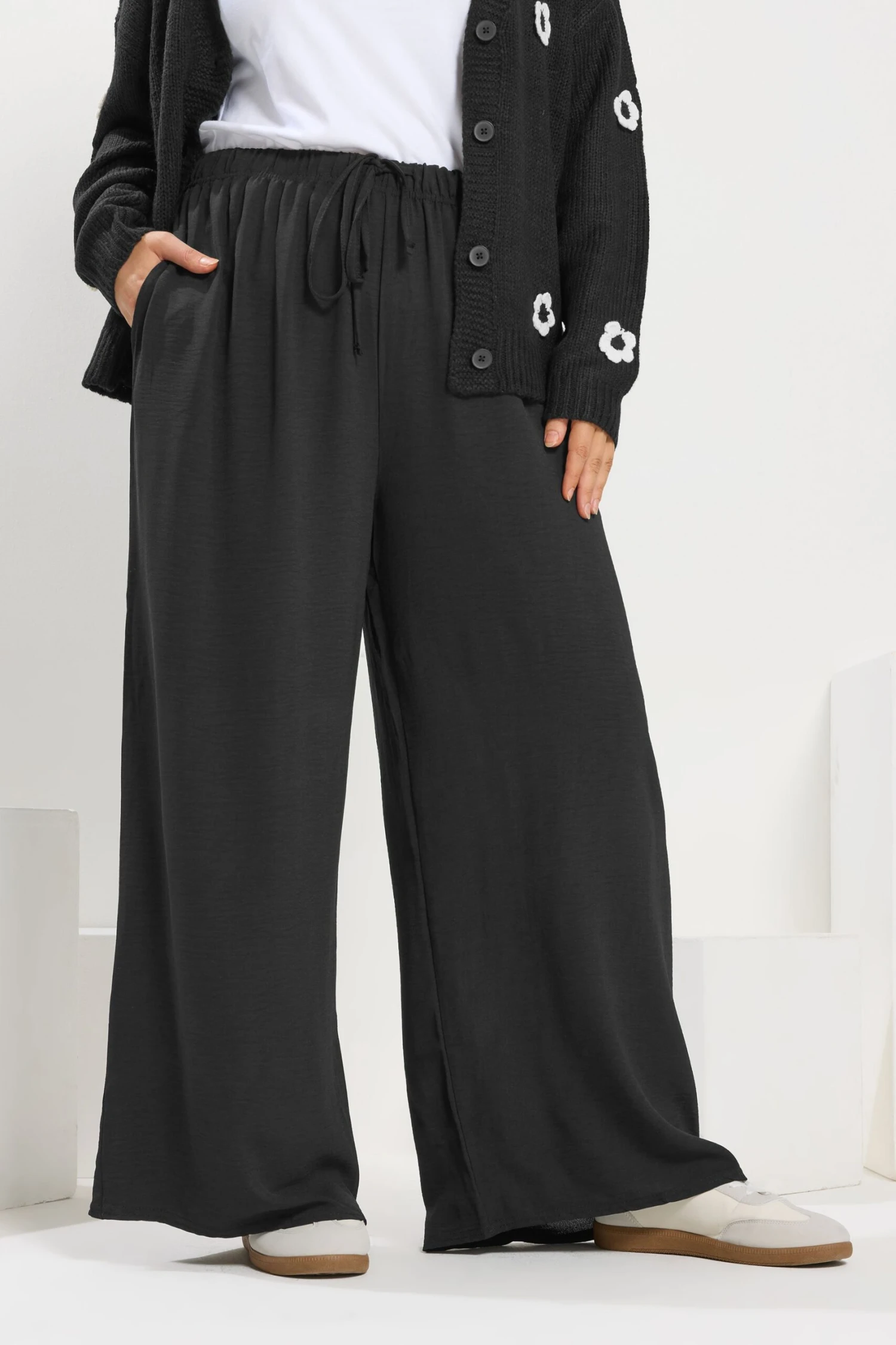 YOURS - Pantalon Noir Wide Leg En Sergé 3 YOURS - Pantalon Noir Wide Leg En Sergé