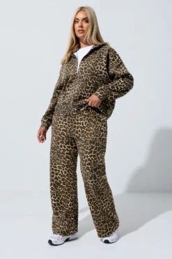 LIMITED COLLECTION Pantalon De Jogging Large à Imprimé Léopard Marron 10 LIMITED COLLECTION Pantalon De Jogging Large à Imprimé Léopard Marron -Evans Boutique ff95042c 200a 43 216767 B1