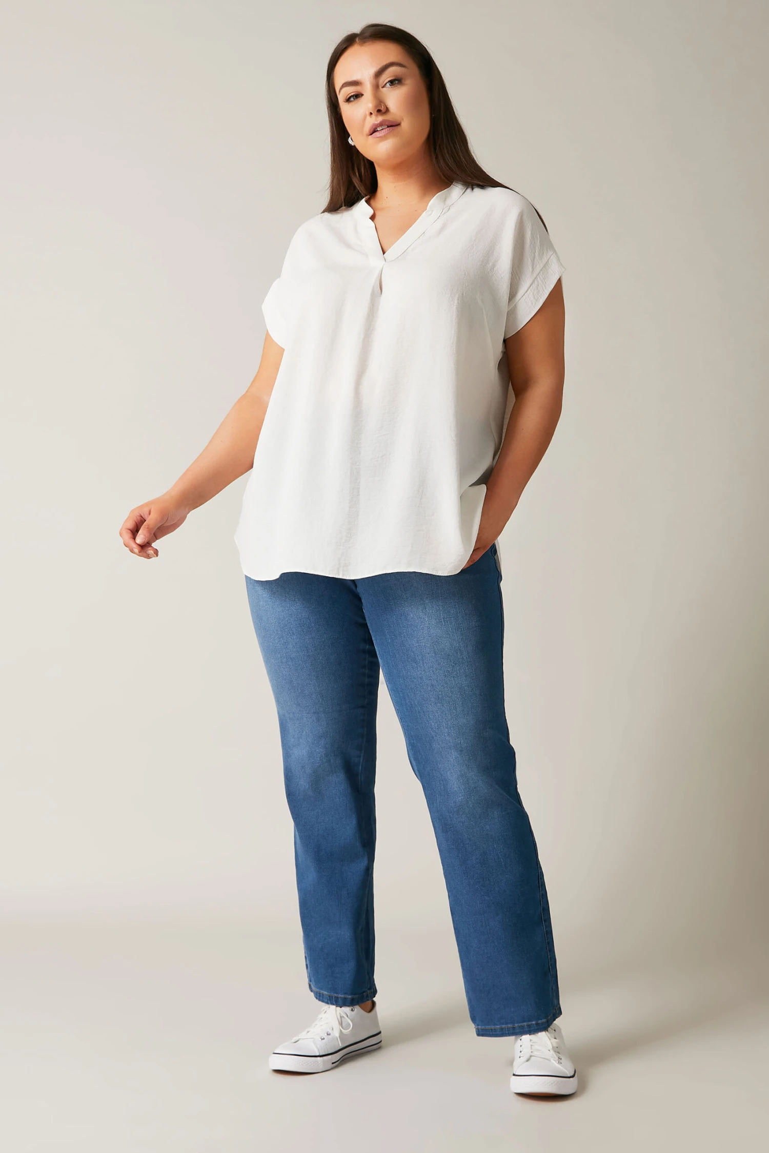 EVANS Curve Blue Mid Wash Straight Leg Jeans 4 EVANS Curve Blue Mid Wash Straight Leg Jeans – Image 2